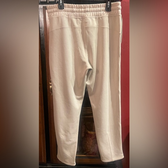 #111 Lululemon Soft Ambitions High Rise Jogger
Trench - Size 12 - Picture 8 of 11